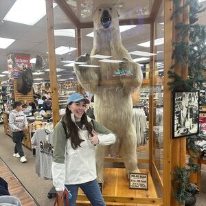 Meet your Posher, Claire